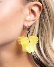 Load image into Gallery viewer, Glassy Garden- Yellow